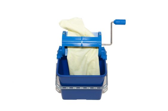 schoonmaakdoekjes uitwringen